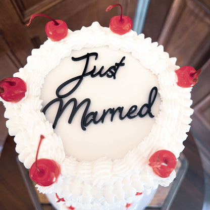 Just Married Lambeth Cake Charm